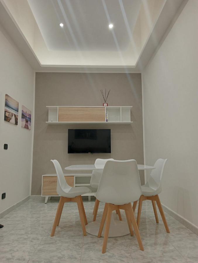 Apartament Fra Sole E Stelle Bari Zewnętrze zdjęcie
