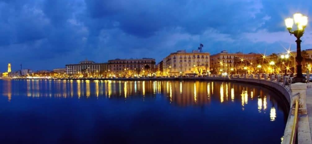 Apartament Fra Sole E Stelle Bari Zewnętrze zdjęcie